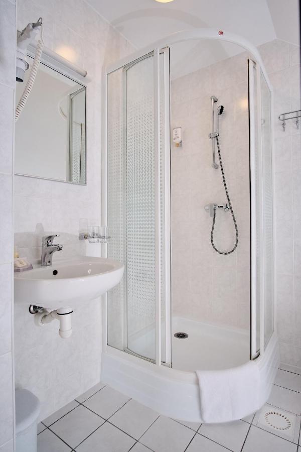 Hotel Pernigele Yelgavkrasty Ngoại thất bức ảnh