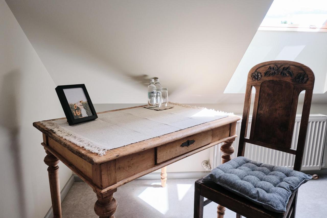 Hotel Pernigele Yelgavkrasty Ngoại thất bức ảnh