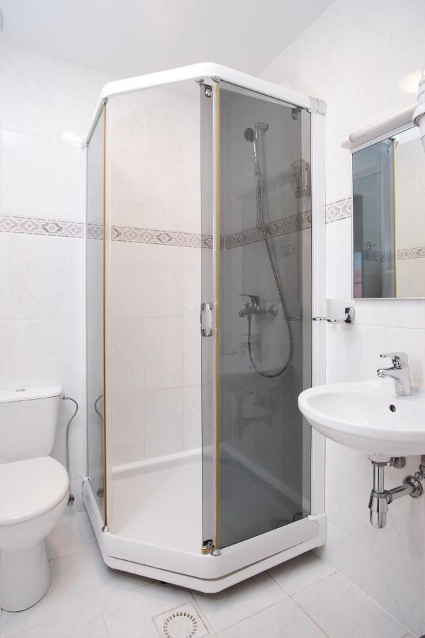 Hotel Pernigele Yelgavkrasty Ngoại thất bức ảnh