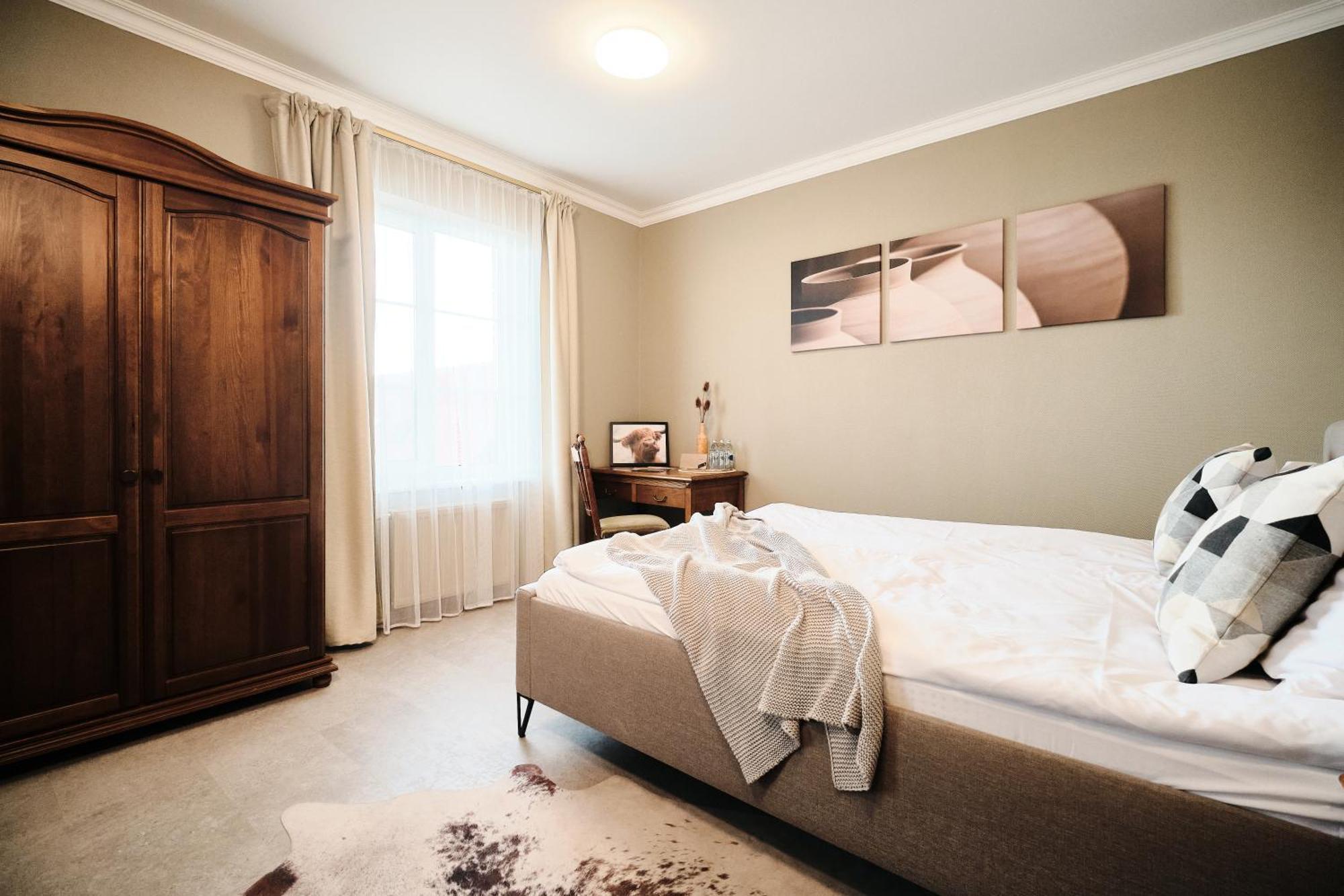 Hotel Pernigele Yelgavkrasty Ngoại thất bức ảnh