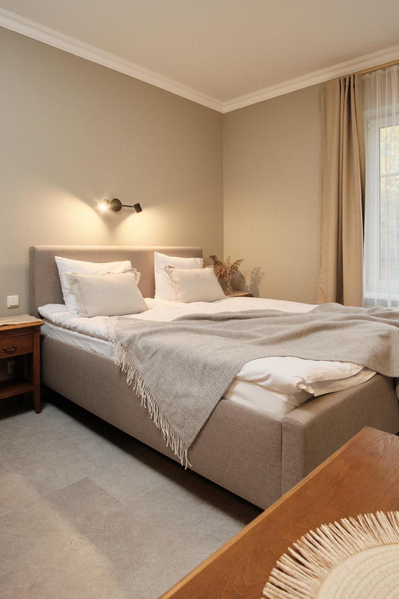 Hotel Pernigele Yelgavkrasty Ngoại thất bức ảnh