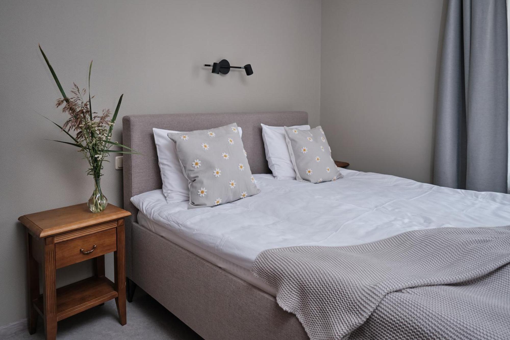 Hotel Pernigele Yelgavkrasty Ngoại thất bức ảnh