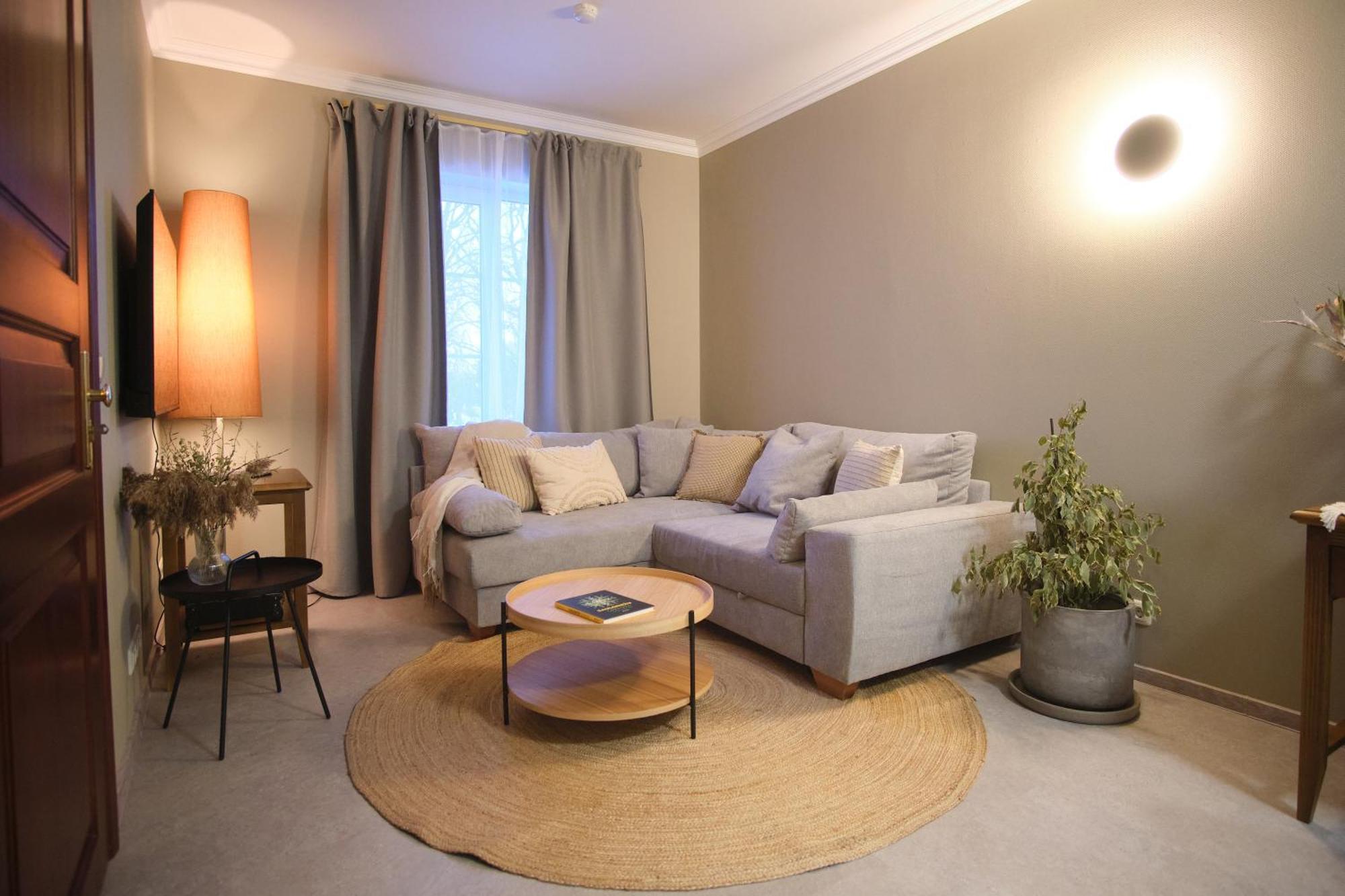 Hotel Pernigele Yelgavkrasty Ngoại thất bức ảnh