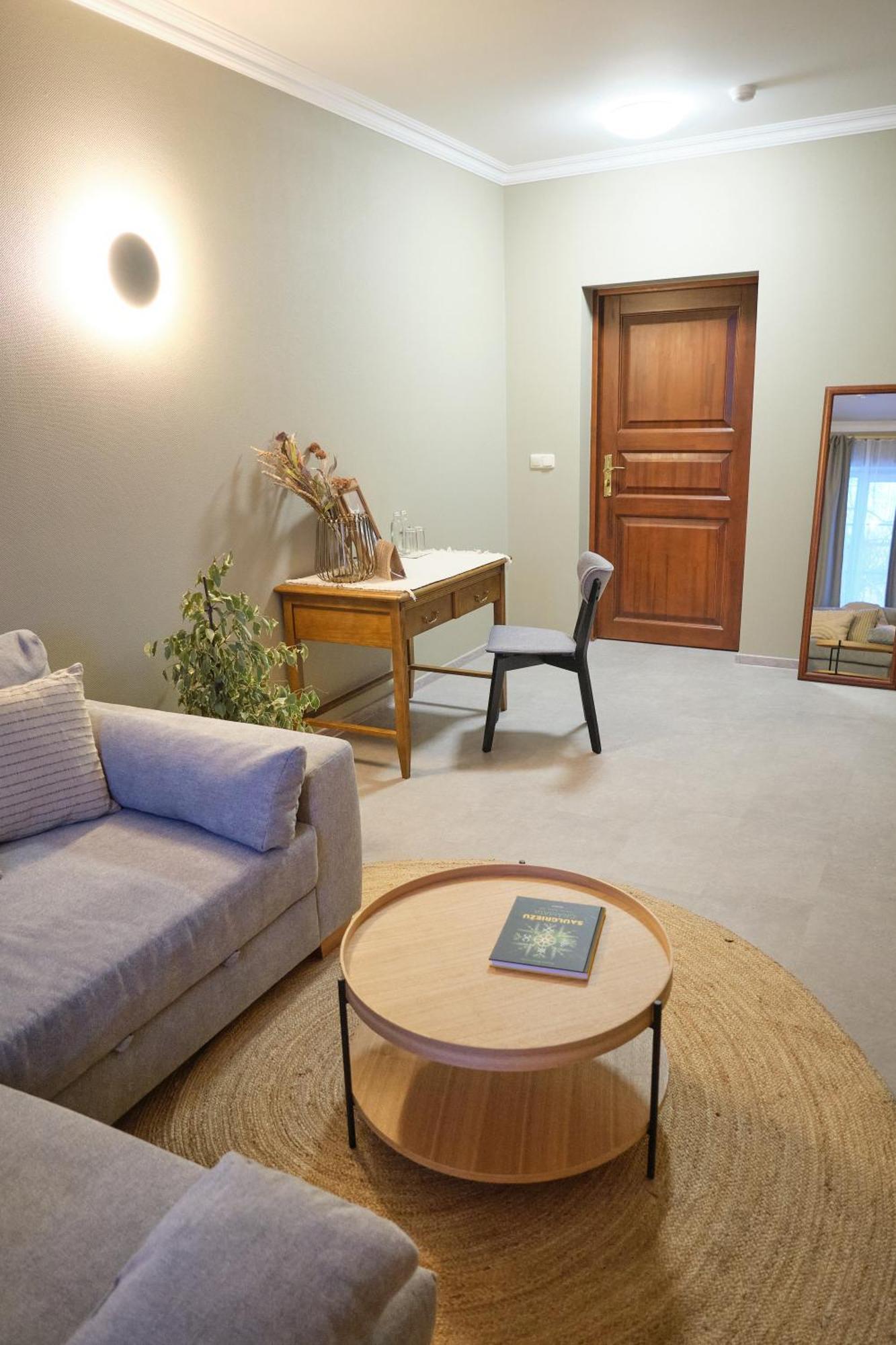 Hotel Pernigele Yelgavkrasty Ngoại thất bức ảnh