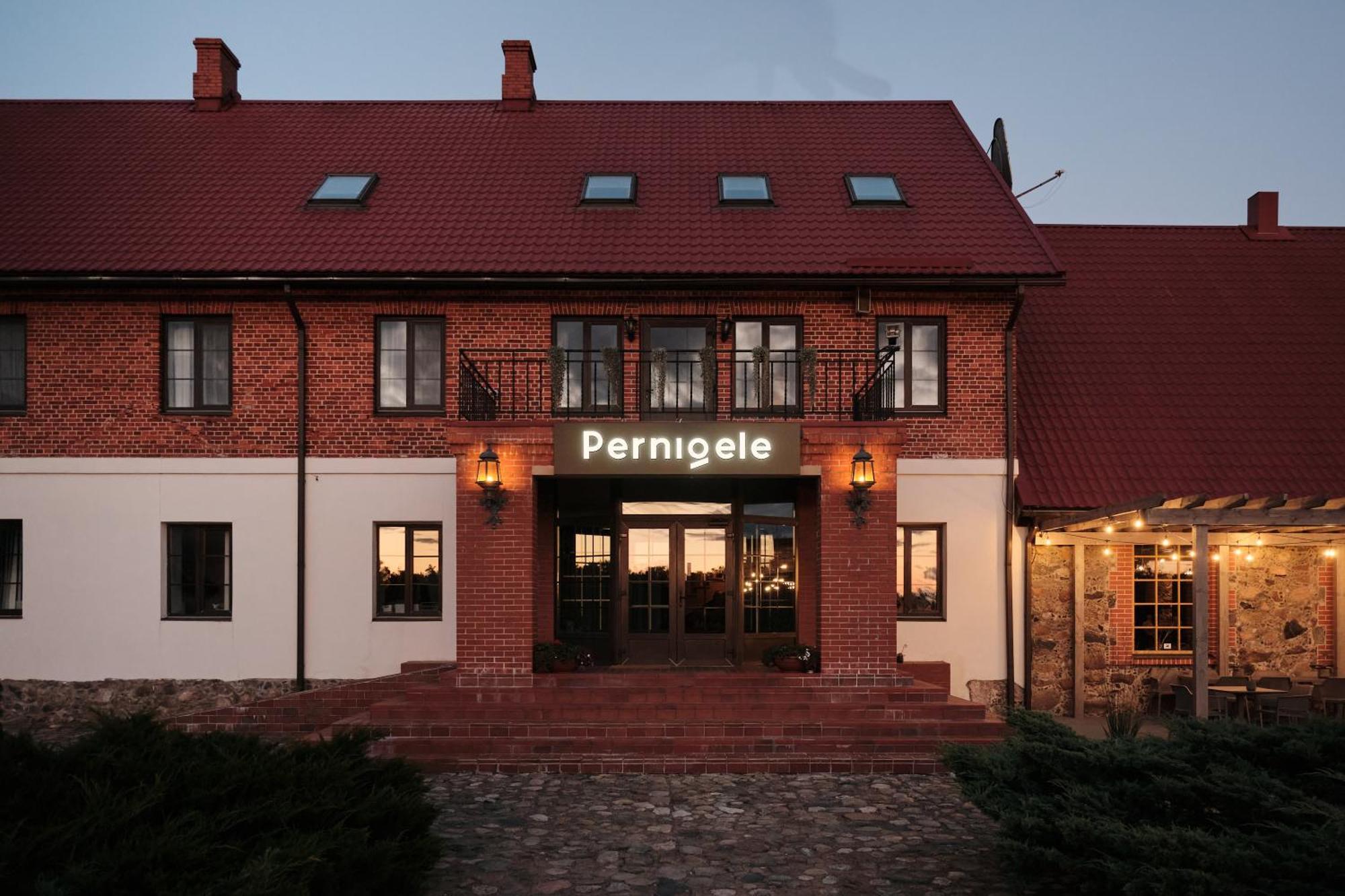 Hotel Pernigele Yelgavkrasty Ngoại thất bức ảnh