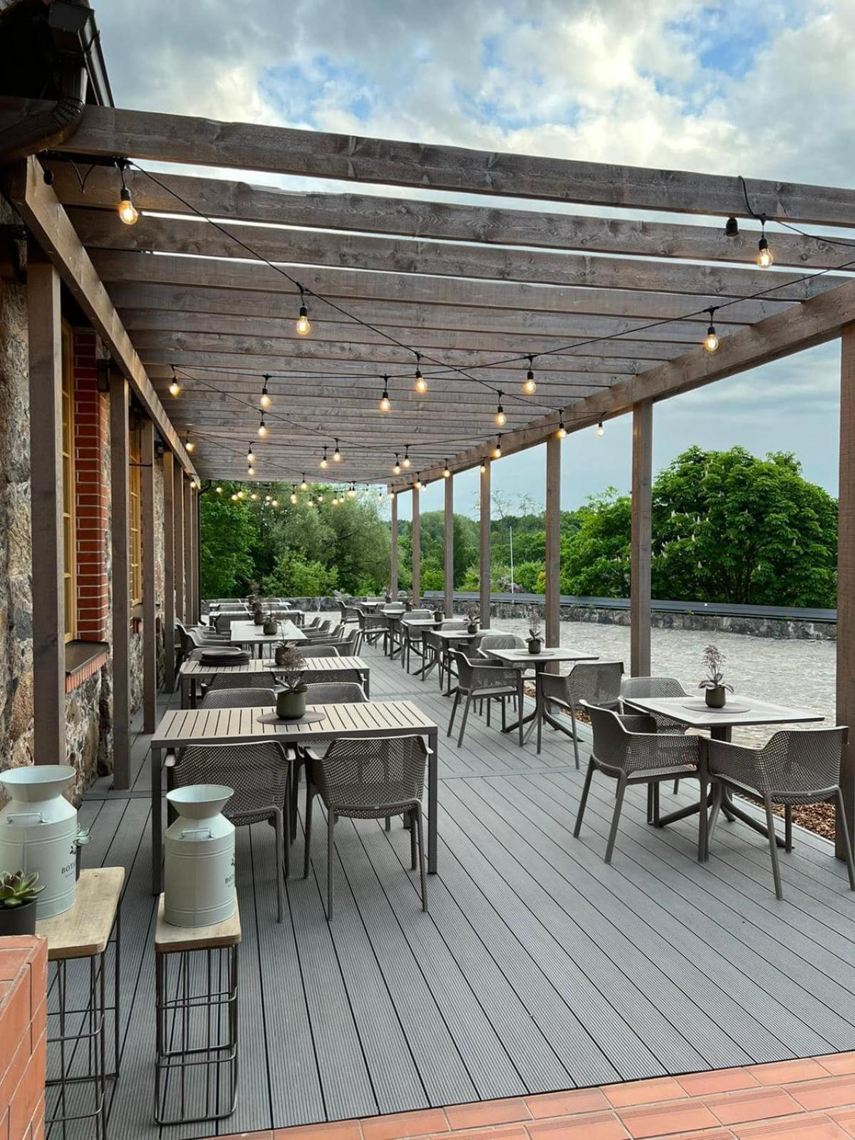 Hotel Pernigele Yelgavkrasty Ngoại thất bức ảnh